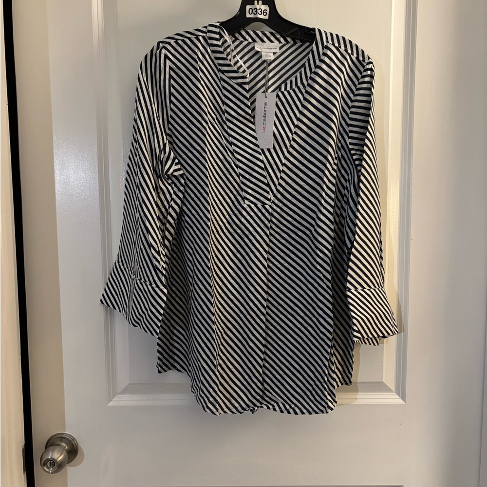 Liz Claiborne Black & White Striped V-Neck Blouse Sz Med tall NWT